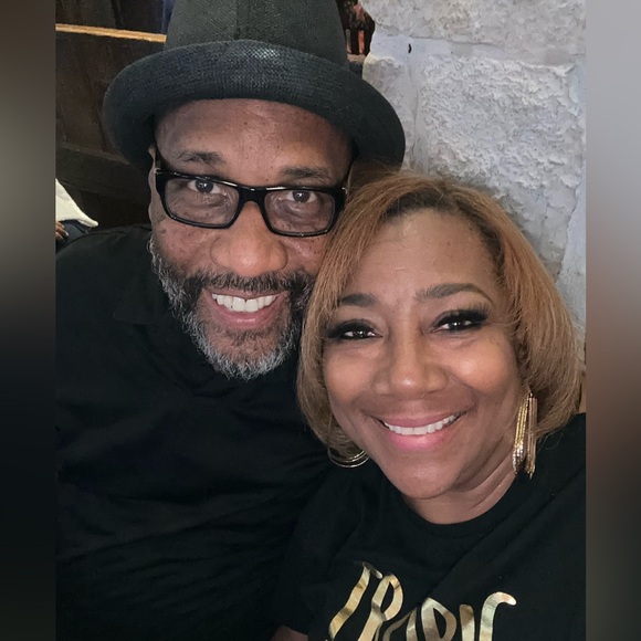 PROFOUND TRENDS FASHION DEN. FOLLOW TO BE NOTIFIED WHEN I HOST LIVE!!! - Picture 2 of 15